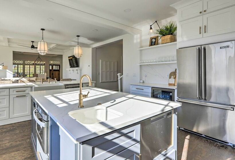 Updated Columbus Home < 3 Mi To Downtown!