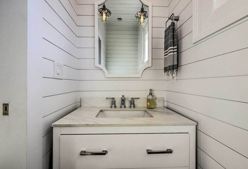 Updated Columbus Home < 3 Mi To Downtown!