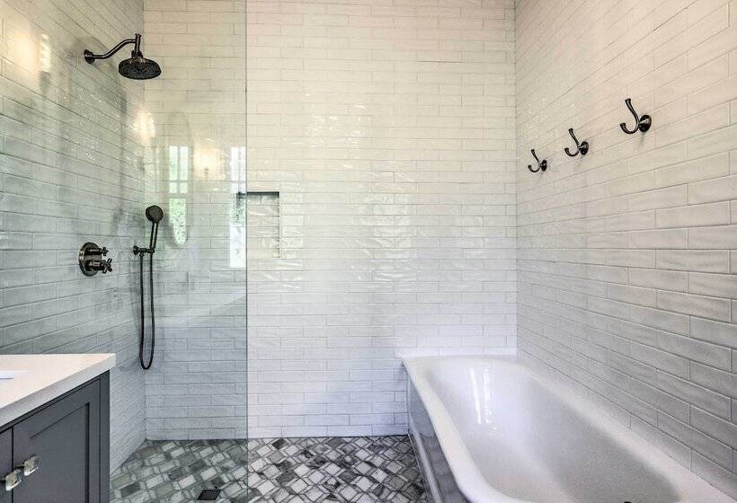 Updated Columbus Home < 3 Mi To Downtown!