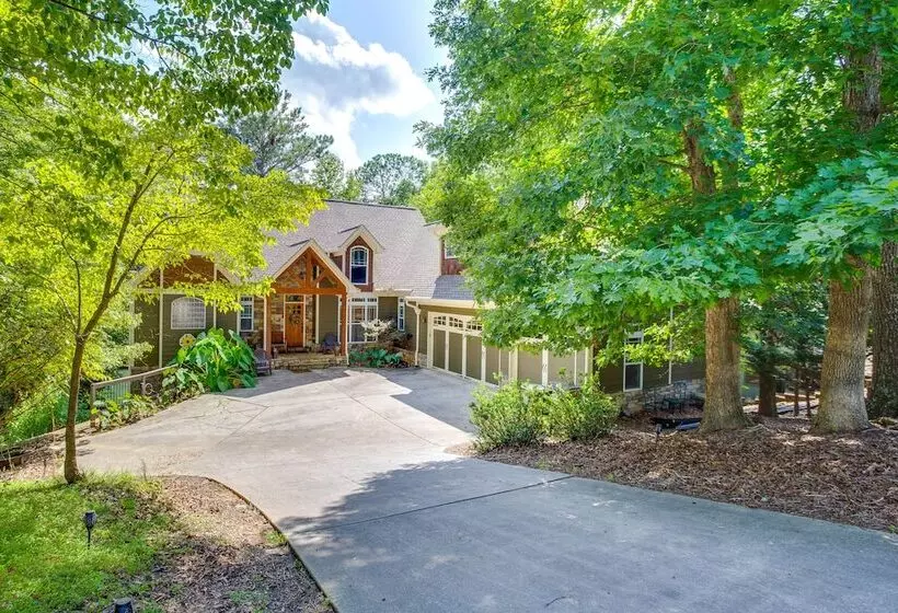 Lake Access: Waleska House W/ Floating Dock!
