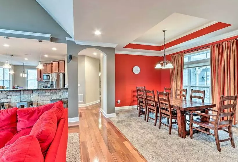 Lake Access: Waleska House W/ Floating Dock!