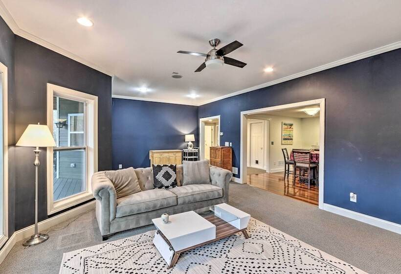 Lake Access: Waleska House W/ Floating Dock!