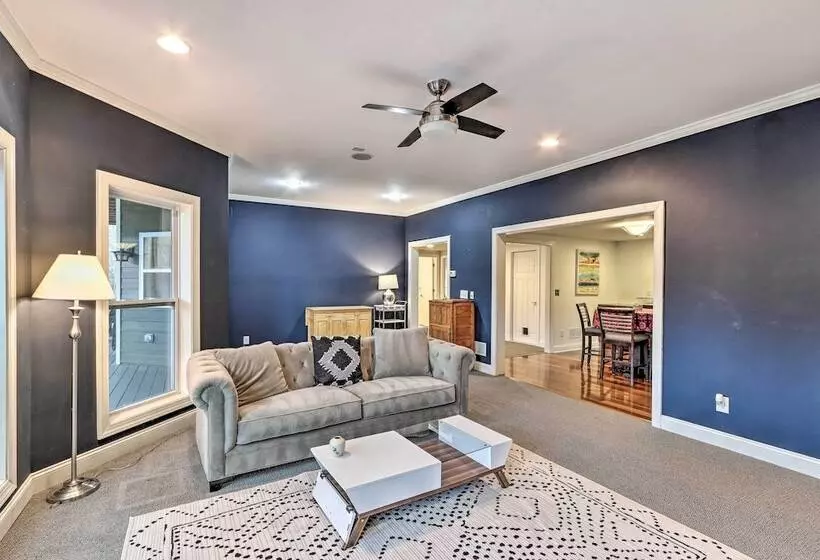 Lake Access: Waleska House W/ Floating Dock!