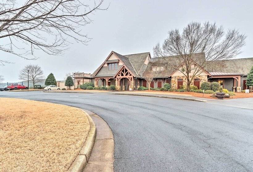 Lake Access: Waleska House W/ Floating Dock!