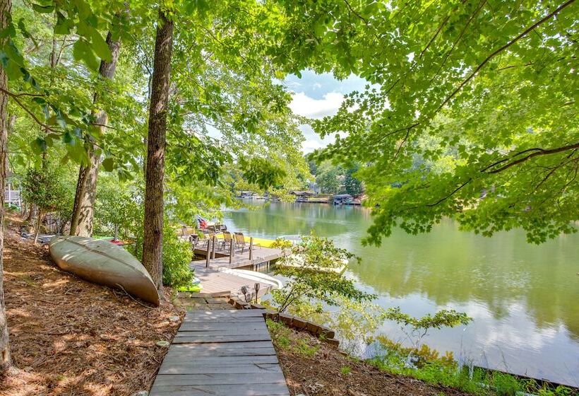 Lake Access: Waleska House W/ Floating Dock!