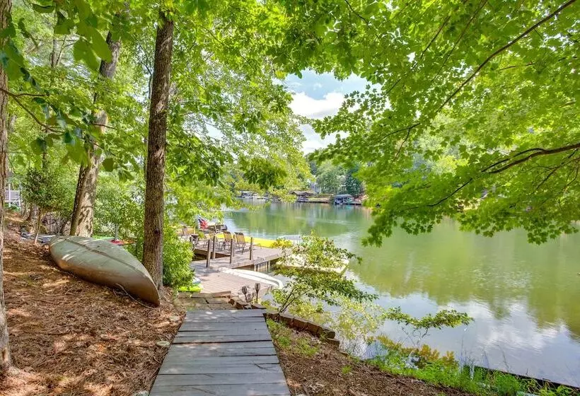 Lake Access: Waleska House W/ Floating Dock!