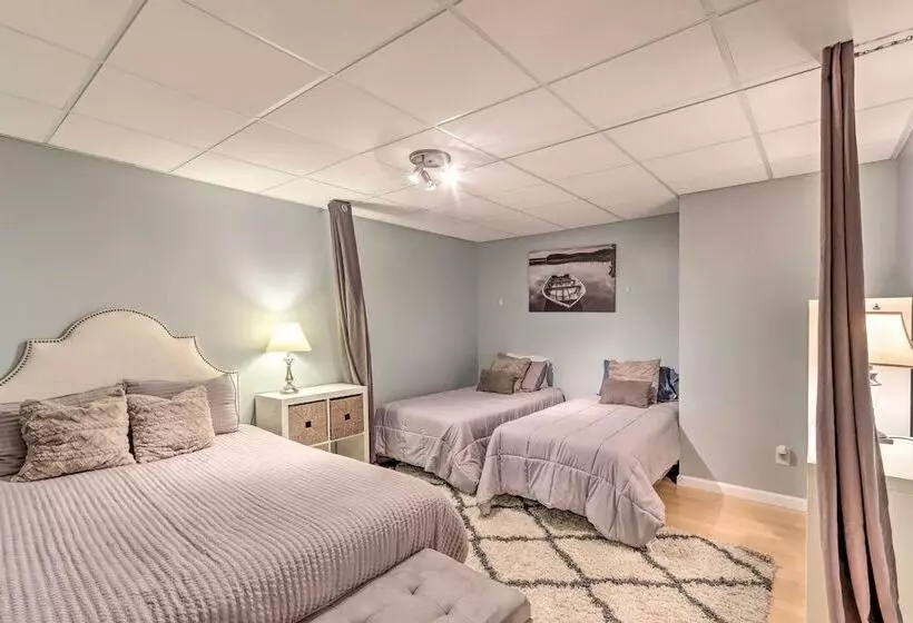 Lake Access: Waleska House W/ Floating Dock!