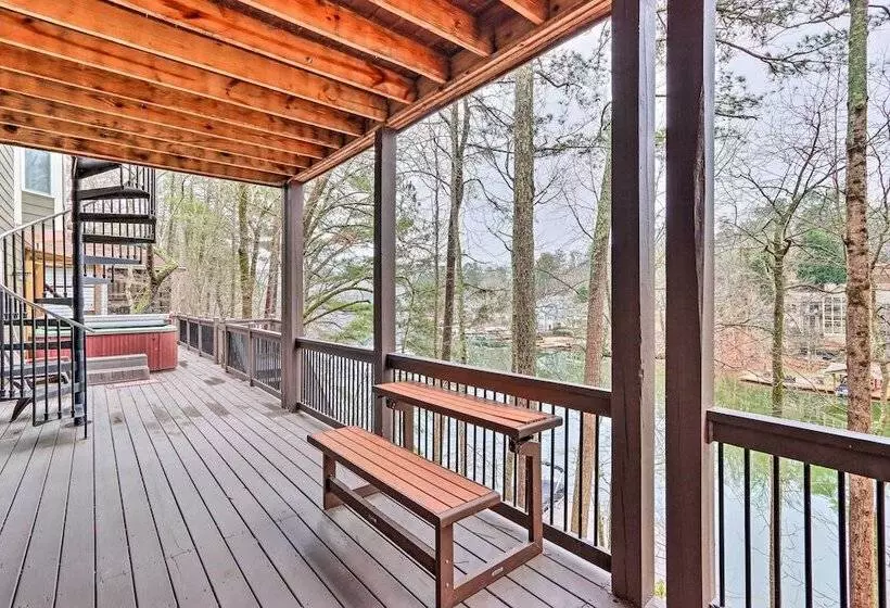 Lake Access: Waleska House W/ Floating Dock!