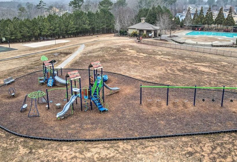 Lake Access: Waleska House W/ Floating Dock!