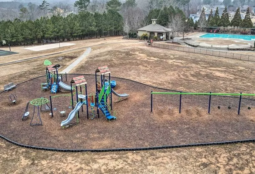 Lake Access: Waleska House W/ Floating Dock!