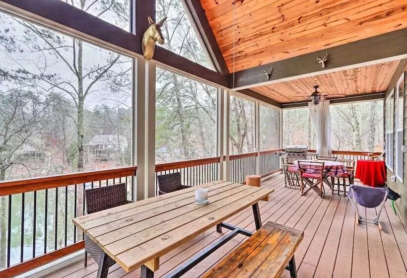 Lake Access: Waleska House W/ Floating Dock!