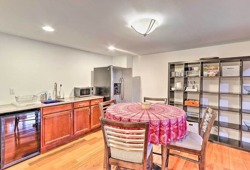 Lake Access: Waleska House W/ Floating Dock!