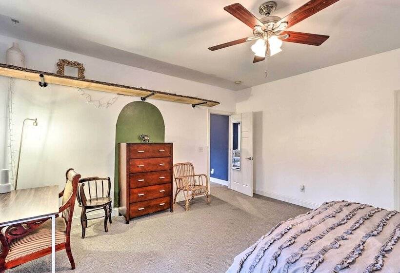 Lake Access: Waleska House W/ Floating Dock!