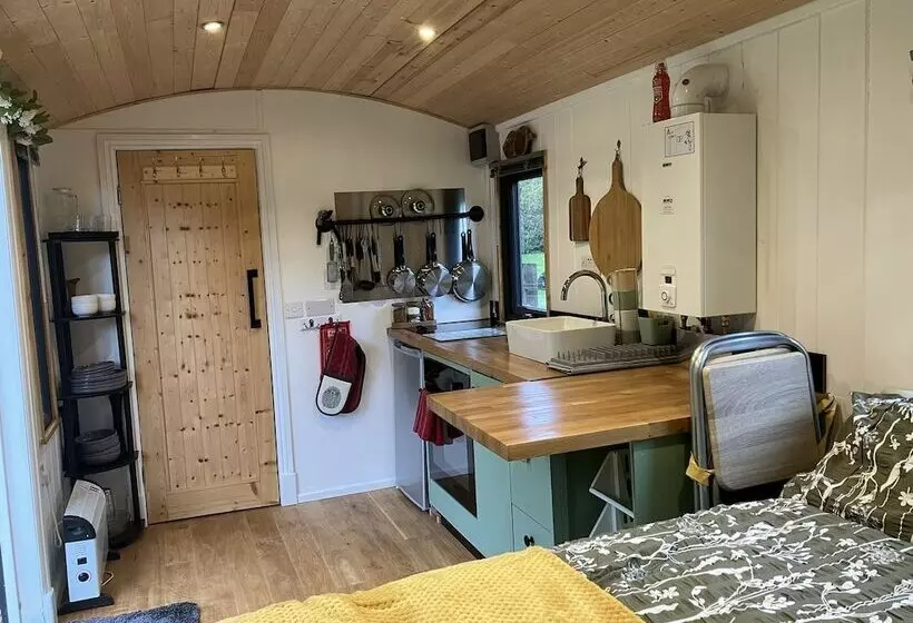 1 Bed Converted Railway Wagon Near Crickhowell
