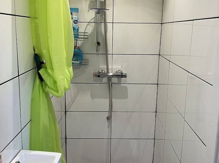 1 Bed Converted Railway Wagon Near Crickhowell