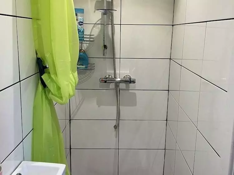 1 Bed Converted Railway Wagon Near Crickhowell