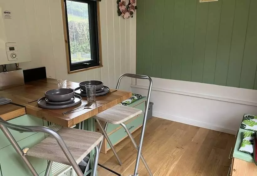 1 Bed Converted Railway Wagon Near Crickhowell