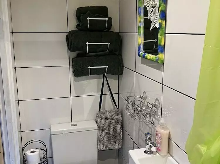 1 Bed Converted Railway Wagon Near Crickhowell