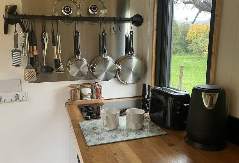 1 Bed Converted Railway Wagon Near Crickhowell