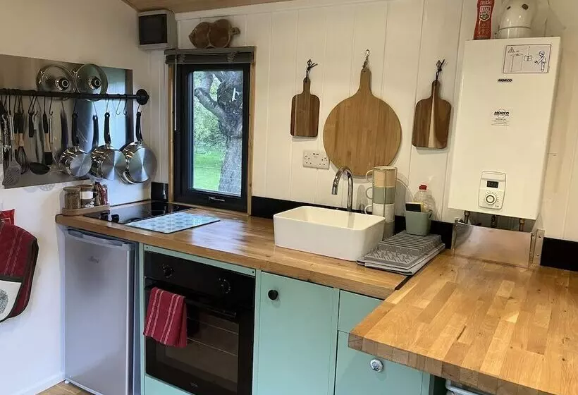 1 Bed Converted Railway Wagon Near Crickhowell