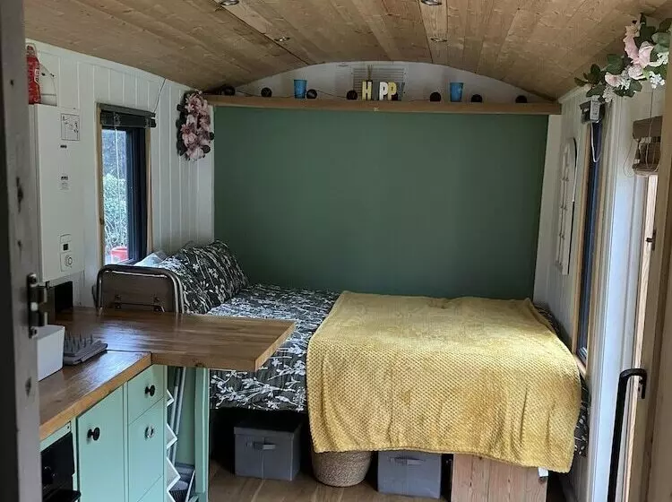 1 Bed Converted Railway Wagon Near Crickhowell