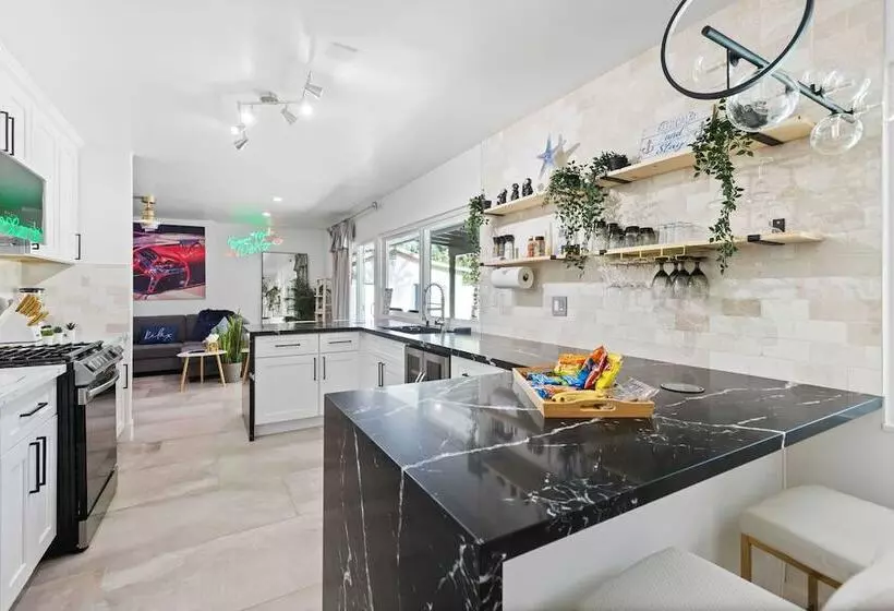 Retkeilymaja Excellent Location 4 Rooms Home   8 Min To Strip And 5 Minutes Lv Convention