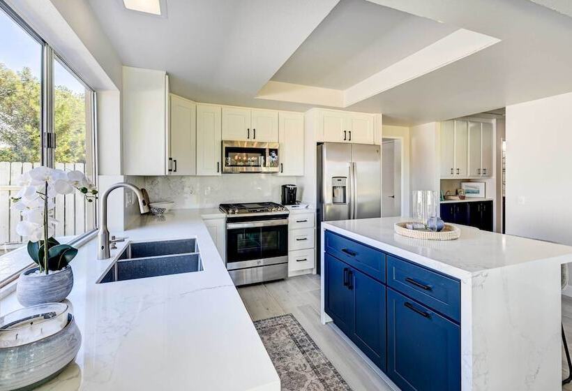 Lovely Solana Beach Home W/ Views: 2 Mi To Ocean!