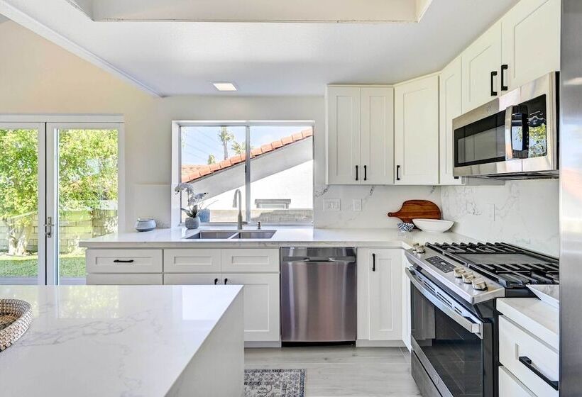 Lovely Solana Beach Home W/ Views: 2 Mi To Ocean!