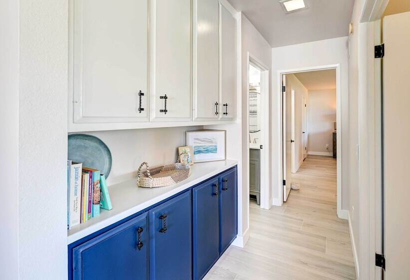 Lovely Solana Beach Home W/ Views: 2 Mi To Ocean!