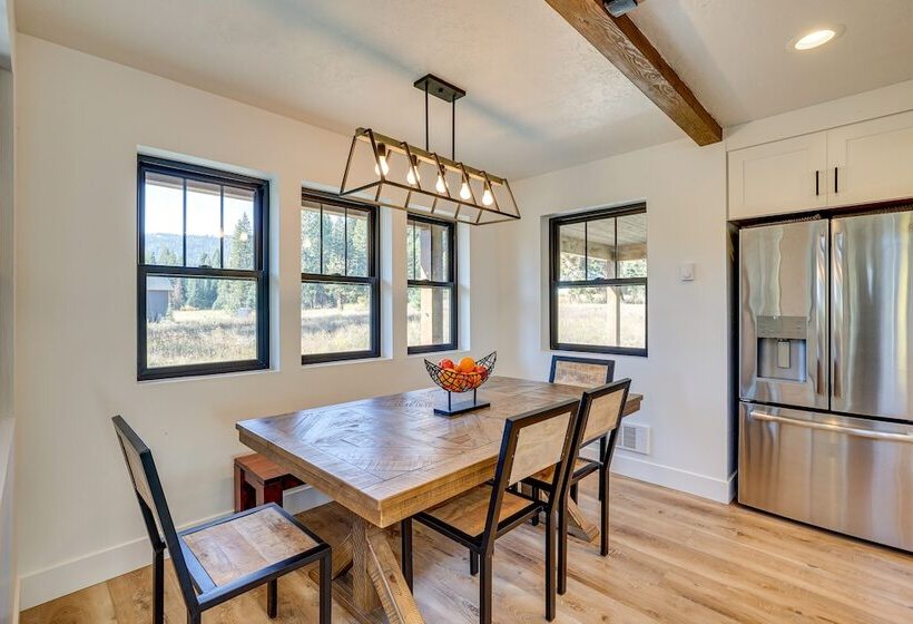 Cozy Cabin Nestled At The Base Of Tamarack Resort!