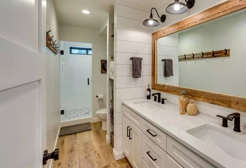 Cozy Cabin Nestled At The Base Of Tamarack Resort!