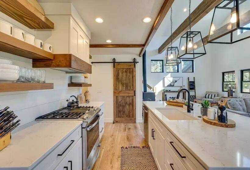 Cozy Cabin Nestled At The Base Of Tamarack Resort!