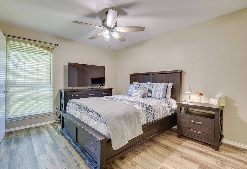 Walk To Water: Cozy Eagle Mountain Lake Home