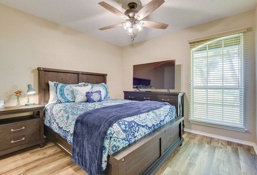 Walk To Water: Cozy Eagle Mountain Lake Home