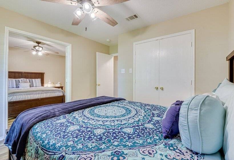 Walk To Water: Cozy Eagle Mountain Lake Home