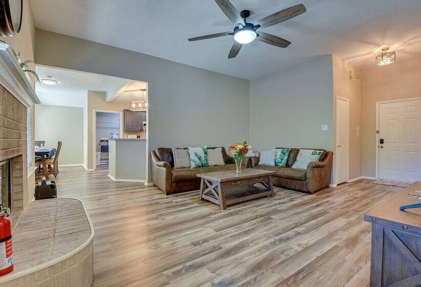 Walk To Water: Cozy Eagle Mountain Lake Home