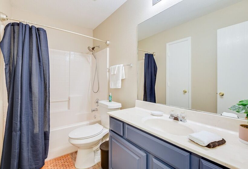 Walk To Water: Cozy Eagle Mountain Lake Home