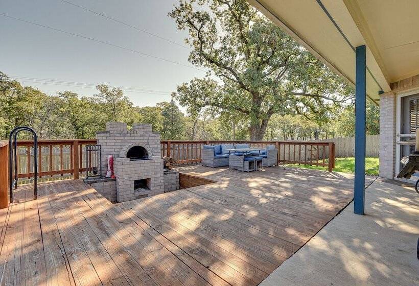 Walk To Water: Cozy Eagle Mountain Lake Home