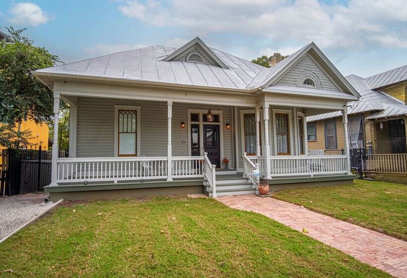 Exquisite Studio Guesthouse Near Downtown S Core!