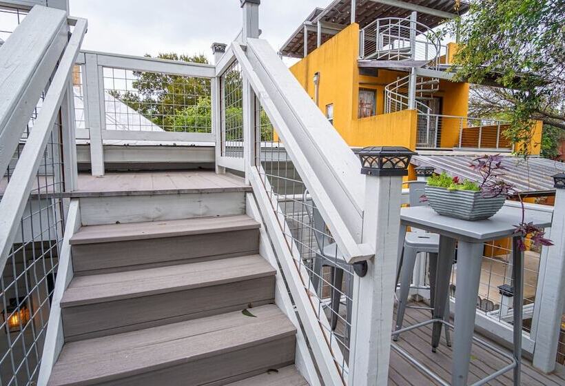 Exquisite Studio Guesthouse Near Downtown S Core!