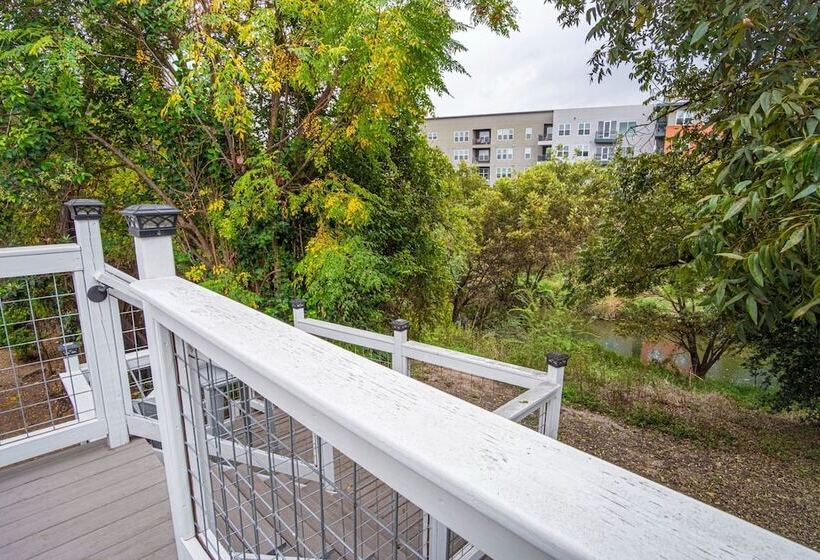 Exquisite Studio Guesthouse Near Downtown S Core!