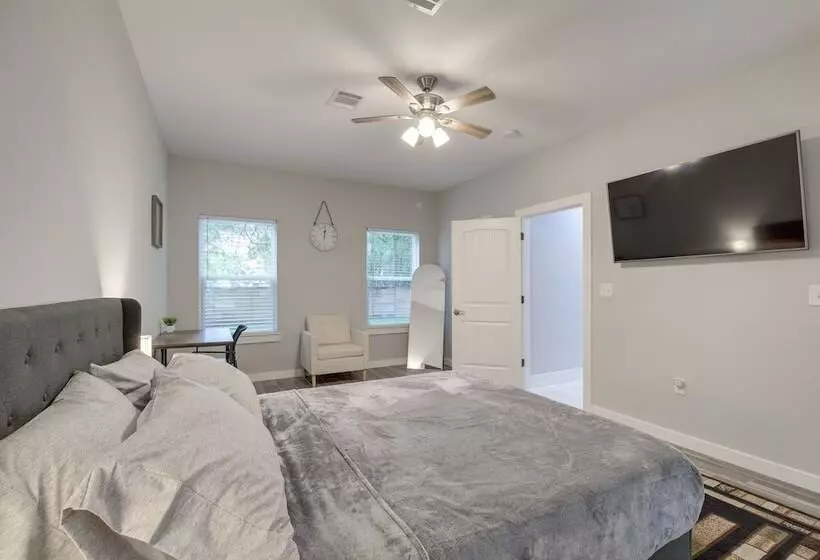 Gated Houston Home W/ Large Yard: 4 Mi To Downtown