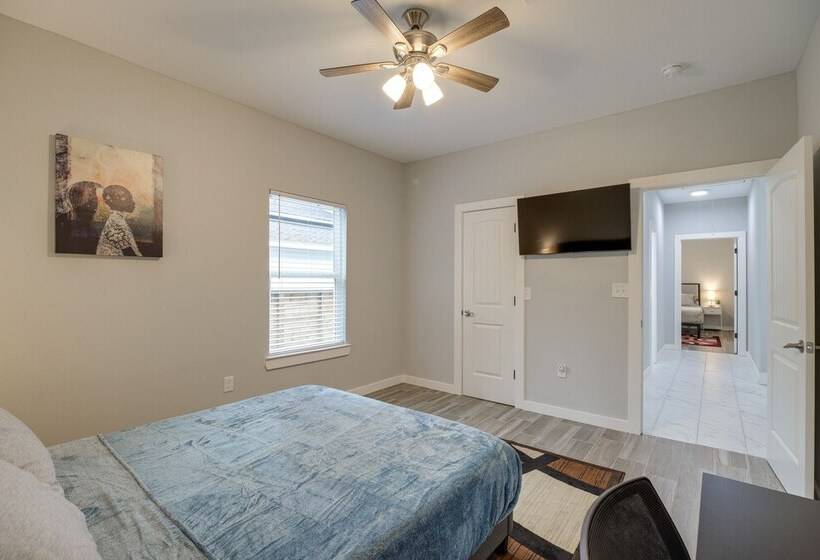 Gated Houston Home W/ Large Yard: 4 Mi To Downtown