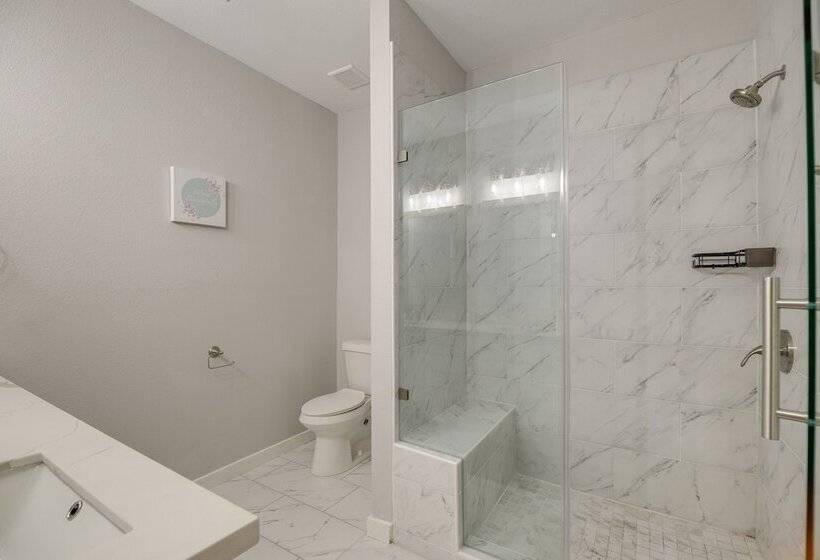 Gated Houston Home W/ Large Yard: 4 Mi To Downtown