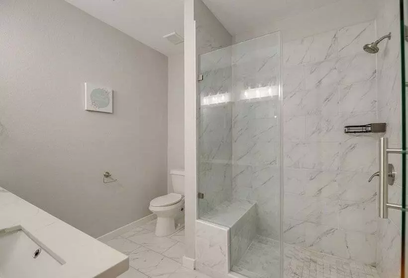 Gated Houston Home W/ Large Yard: 4 Mi To Downtown
