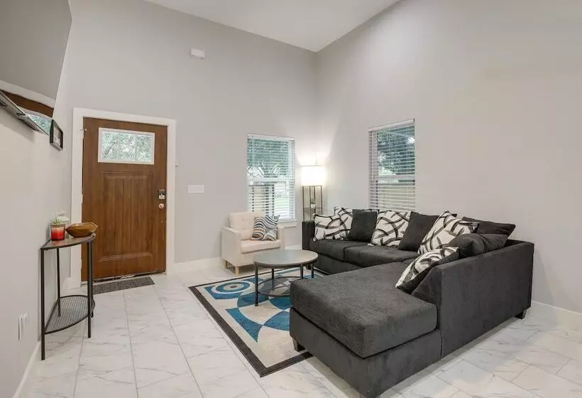 Gated Houston Home W/ Large Yard: 4 Mi To Downtown