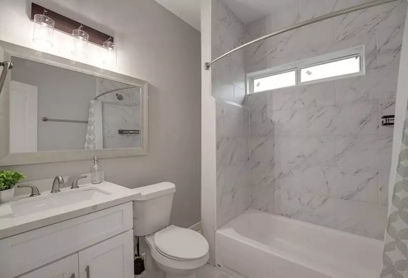Gated Houston Home W/ Large Yard: 4 Mi To Downtown