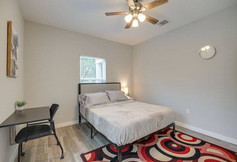 Gated Houston Home W/ Large Yard: 4 Mi To Downtown