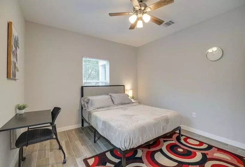 Gated Houston Home W/ Large Yard: 4 Mi To Downtown