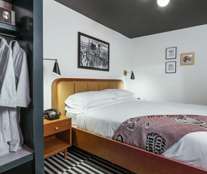 בית מלון כפרי Dew Drop Inn